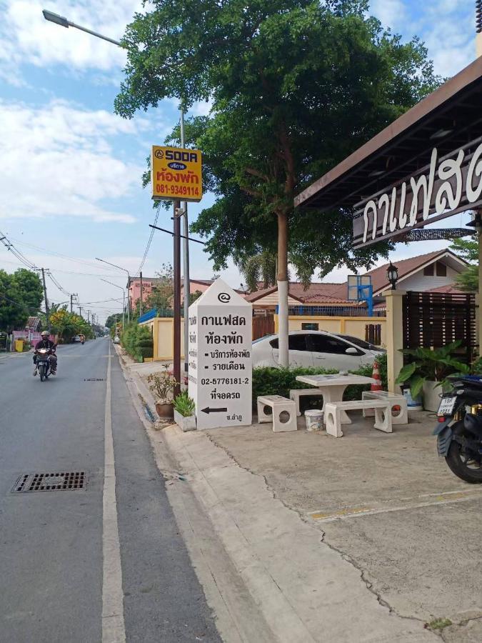 Apartamento โสดาอพาร์ทเม้นท์​ Ban Lam Phak Kut Exterior foto